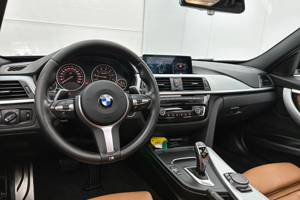 BMW 3 Serie Touring 320i Edition M Sport Shadow High Executive (NL-auto, Panorama, StoelV, Climate Con, Navi Pro, Etc)