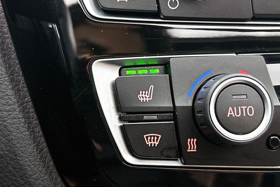 BMW 3 Serie Touring 320i Edition M Sport Shadow High Executive (NL-auto, Panorama, StoelV, Climate Con, Navi Pro, Etc)