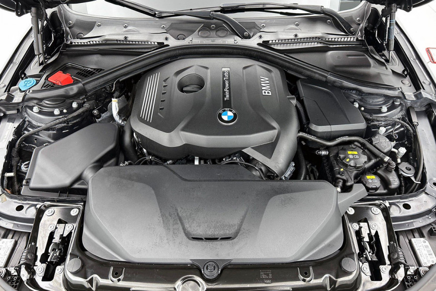 BMW 3 Serie Touring 320i Edition M Sport Shadow High Executive (NL-auto, Panorama, StoelV, Climate Con, Navi Pro, Etc)