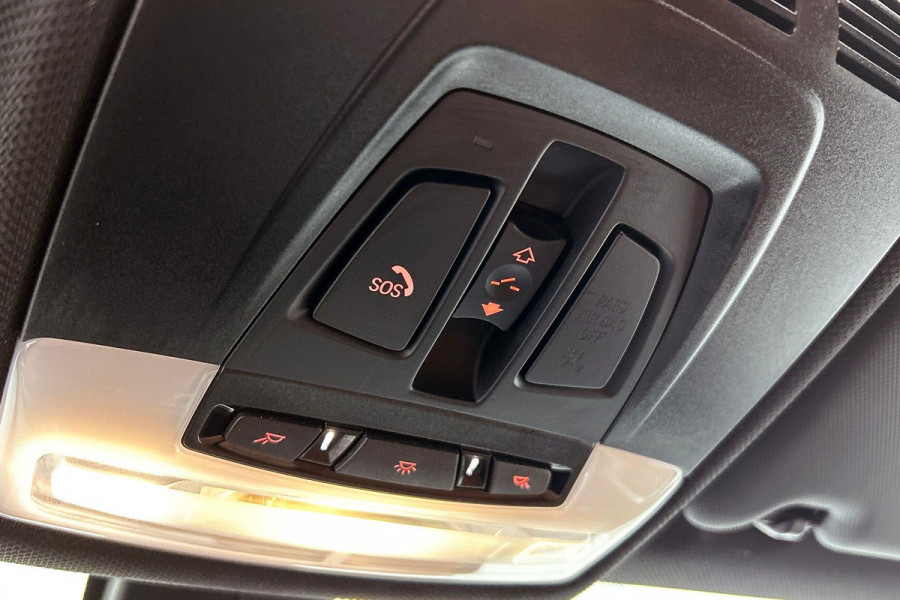 BMW 3 Serie Touring 320i Edition M Sport Shadow High Executive (NL-auto, Panorama, StoelV, Climate Con, Navi Pro, Etc)
