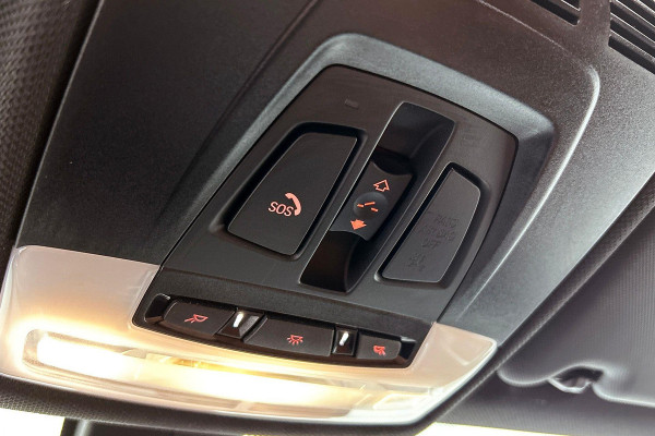 BMW 3 Serie Touring 320i Edition M Sport Shadow High Executive (NL-auto, Panorama, StoelV, Climate Con, Navi Pro, Etc)