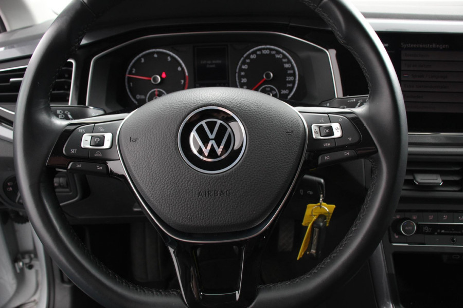 Volkswagen Polo 1.0 TSI 110pk Highline | Navigatie | Apple Carplay/Android Auto | Parkeersensoren | Adaptive cruise control | Stoelverwarming | Getinte ramen | Climatronic