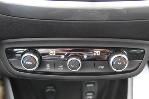 Opel Crossland 1.2 110 pk Turbo Elegance , Mooie hoge zit Climate control , Cruise control , AGR stoelen voor , Camera Navigatie , LM velgen , Parkeersensoren V+A