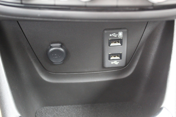 Opel Crossland 1.2 110 pk Turbo Elegance , Mooie hoge zit Climate control , Cruise control , AGR stoelen voor , Camera Navigatie , LM velgen , Parkeersensoren V+A