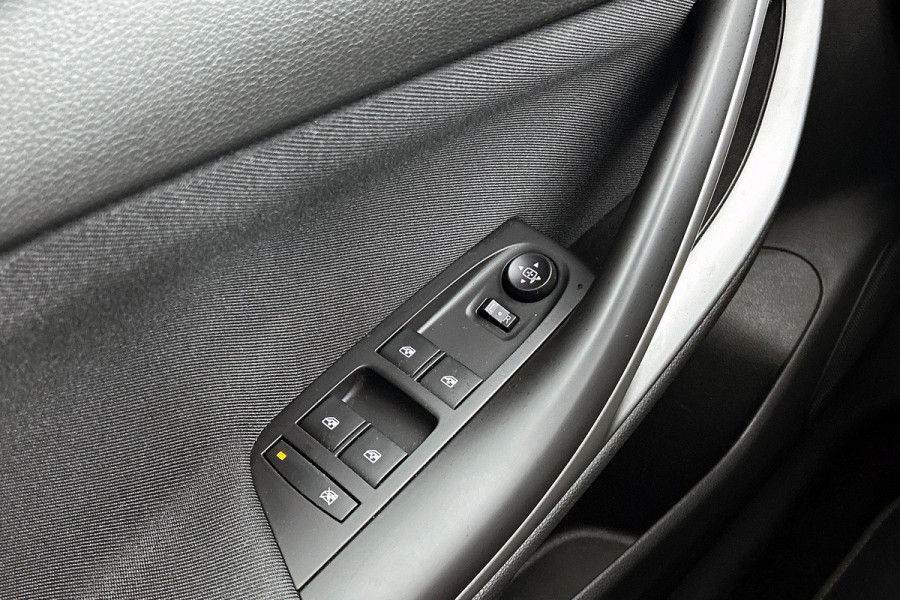 Opel Astra 1.0 Turbo 120 Jaar Edition (NAVIGATIE, CARPLAY, PARKEERSENSOREN, CLIMA, 1e EIGENAAR, GOED ONDERHOUDEN)