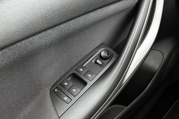 Opel Astra 1.0 Turbo 120 Jaar Edition (NAVIGATIE, CARPLAY, PARKEERSENSOREN, CLIMA, 1e EIGENAAR, GOED ONDERHOUDEN)
