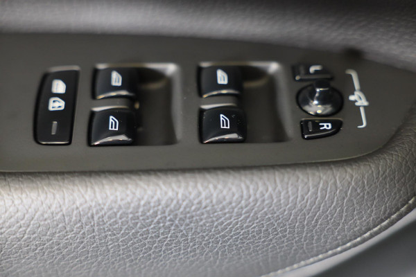 Volvo XC90 2.0 T8 Twin Engine AWD Momentum Pro / 7 Zitter / ACC / Lane Assist / 360 Camera / Leder / Navi / HK / Head Up / 20 Inch