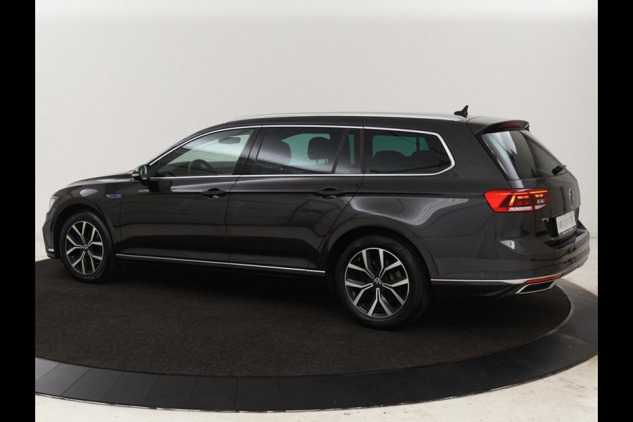 Volkswagen Passat 1.4 TSI PHEV GTE | Leder | Stoelverwarming | 360 camera | Matrix LED | Trekhaak | Carplay | Massage | Navigatie | Adaptive cruise | Achterbankverwarming