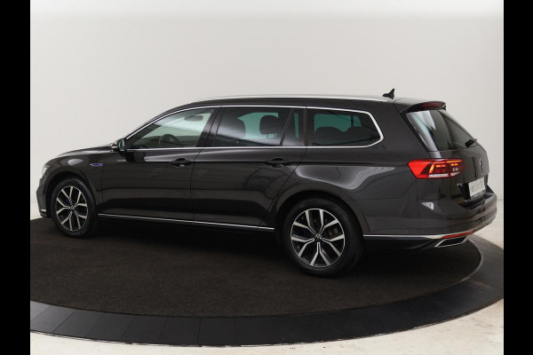 Volkswagen Passat 1.4 TSI PHEV GTE | Leder | Stoelverwarming | 360 camera | Matrix LED | Trekhaak | Carplay | Massage | Navigatie | Adaptive cruise | Achterbankverwarming
