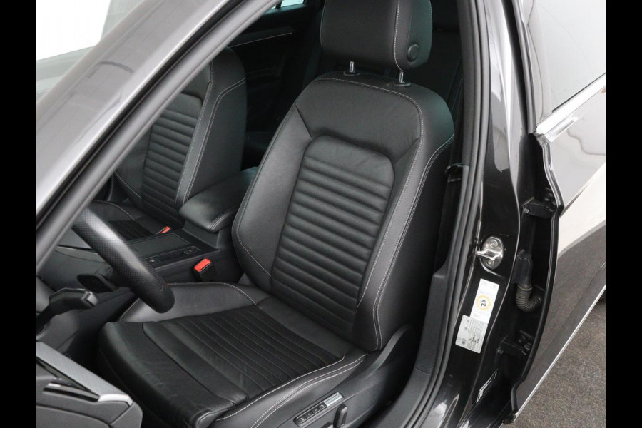 Volkswagen Passat 1.4 TSI PHEV GTE | Leder | Stoelverwarming | 360 camera | Matrix LED | Trekhaak | Carplay | Massage | Navigatie | Adaptive cruise | Achterbankverwarming