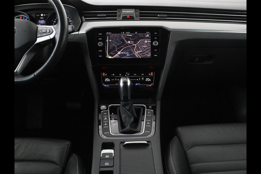 Volkswagen Passat 1.4 TSI PHEV GTE | Leder | Stoelverwarming | 360 camera | Matrix LED | Trekhaak | Carplay | Massage | Navigatie | Adaptive cruise | Achterbankverwarming