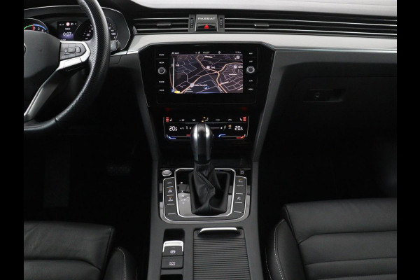 Volkswagen Passat 1.4 TSI PHEV GTE | Leder | Stoelverwarming | 360 camera | Matrix LED | Trekhaak | Carplay | Massage | Navigatie | Adaptive cruise | Achterbankverwarming