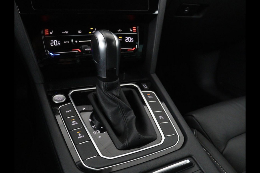 Volkswagen Passat 1.4 TSI PHEV GTE | Leder | Stoelverwarming | 360 camera | Matrix LED | Trekhaak | Carplay | Massage | Navigatie | Adaptive cruise | Achterbankverwarming