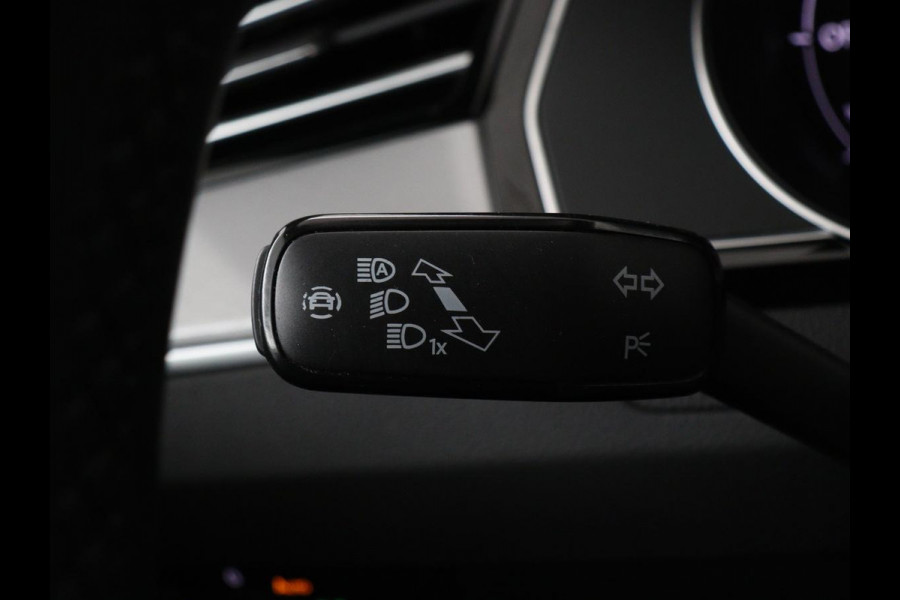 Volkswagen Passat 1.4 TSI PHEV GTE | Leder | Stoelverwarming | 360 camera | Matrix LED | Trekhaak | Carplay | Massage | Navigatie | Adaptive cruise | Achterbankverwarming