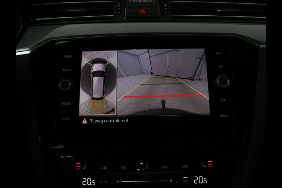 Volkswagen Passat 1.4 TSI PHEV GTE | Leder | Stoelverwarming | 360 camera | Matrix LED | Trekhaak | Carplay | Massage | Navigatie | Adaptive cruise | Achterbankverwarming