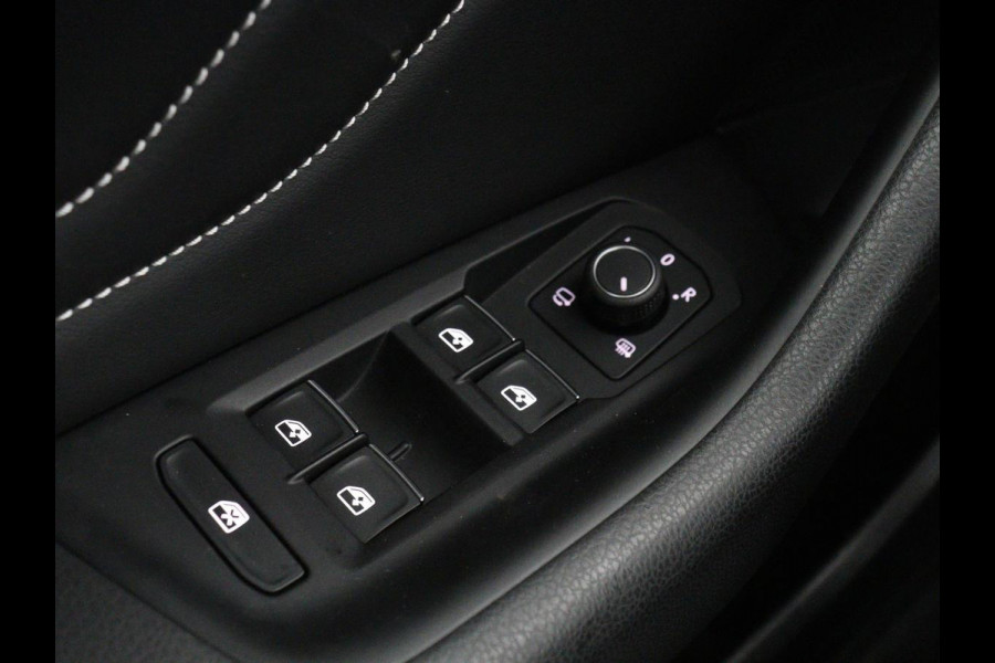 Volkswagen Passat 1.4 TSI PHEV GTE | Leder | Stoelverwarming | 360 camera | Matrix LED | Trekhaak | Carplay | Massage | Navigatie | Adaptive cruise | Achterbankverwarming