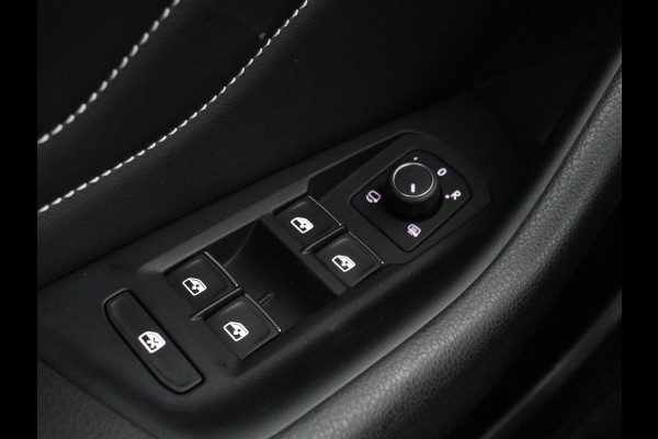 Volkswagen Passat 1.4 TSI PHEV GTE | Leder | Stoelverwarming | 360 camera | Matrix LED | Trekhaak | Carplay | Massage | Navigatie | Adaptive cruise | Achterbankverwarming
