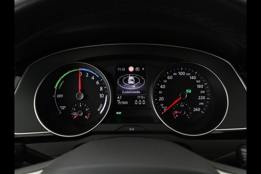 Volkswagen Passat 1.4 TSI PHEV GTE | Leder | Stoelverwarming | 360 camera | Matrix LED | Trekhaak | Carplay | Massage | Navigatie | Adaptive cruise | Achterbankverwarming