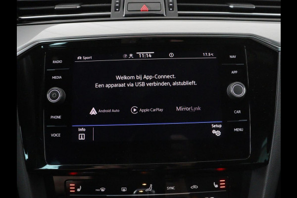 Volkswagen Passat 1.4 TSI PHEV GTE | Leder | Stoelverwarming | 360 camera | Matrix LED | Trekhaak | Carplay | Massage | Navigatie | Adaptive cruise | Achterbankverwarming