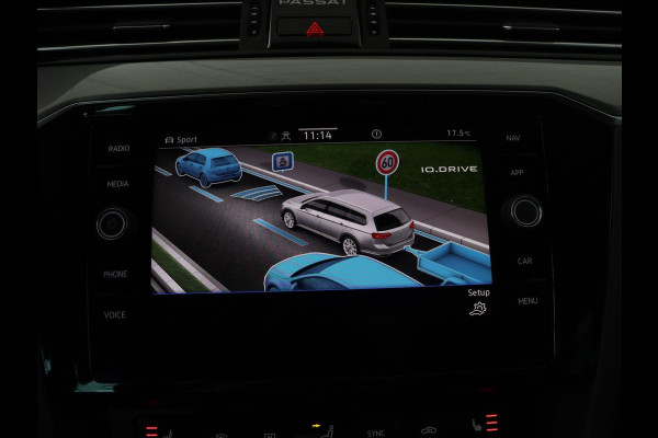 Volkswagen Passat 1.4 TSI PHEV GTE | Leder | Stoelverwarming | 360 camera | Matrix LED | Trekhaak | Carplay | Massage | Navigatie | Adaptive cruise | Achterbankverwarming