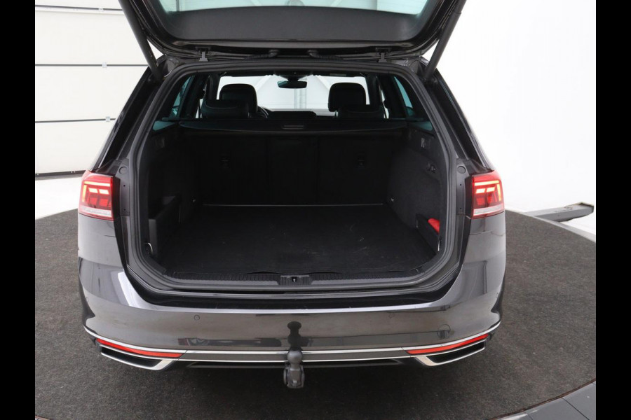 Volkswagen Passat 1.4 TSI PHEV GTE | Leder | Stoelverwarming | 360 camera | Matrix LED | Trekhaak | Carplay | Massage | Navigatie | Adaptive cruise | Achterbankverwarming