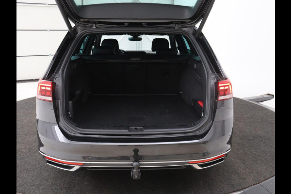 Volkswagen Passat 1.4 TSI PHEV GTE | Leder | Stoelverwarming | 360 camera | Matrix LED | Trekhaak | Carplay | Massage | Navigatie | Adaptive cruise | Achterbankverwarming