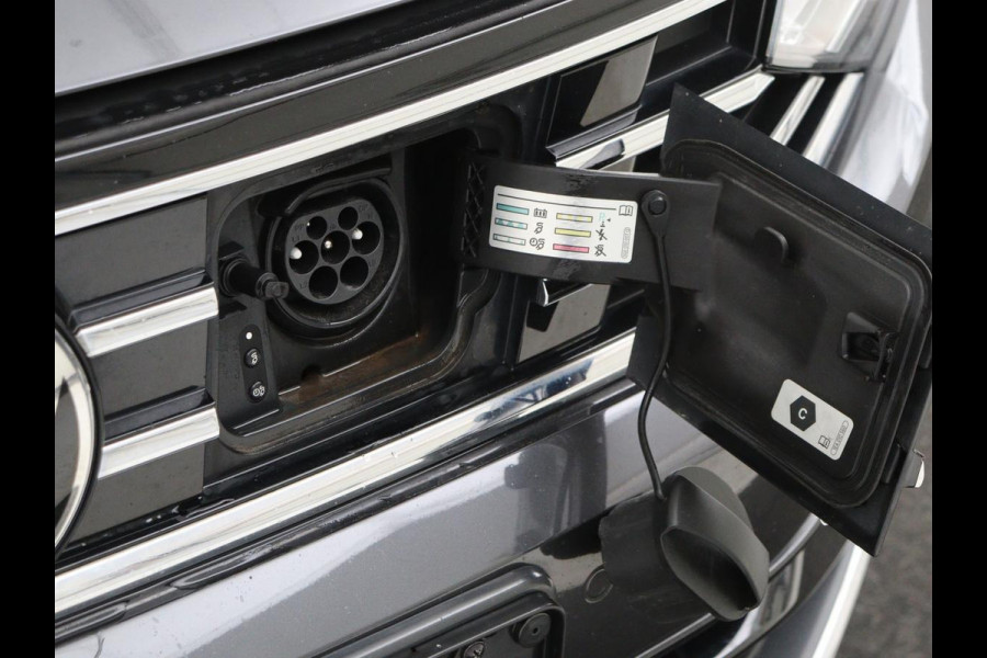 Volkswagen Passat 1.4 TSI PHEV GTE | Leder | Stoelverwarming | 360 camera | Matrix LED | Trekhaak | Carplay | Massage | Navigatie | Adaptive cruise | Achterbankverwarming