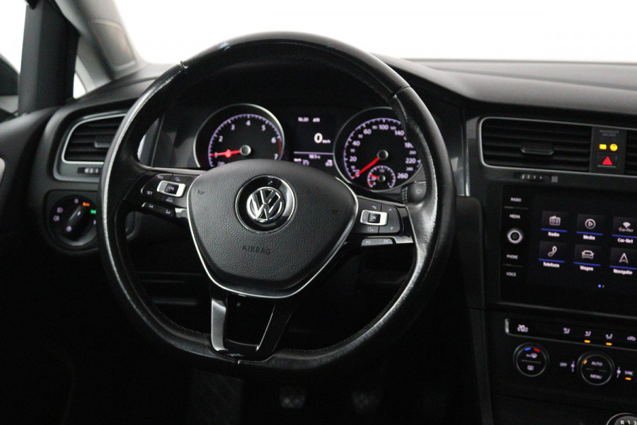 Volkswagen Golf 1.0 TSI Comfortline (PARKEERSENSOREN, CRUISE CONTROL, NAVIGATIE, CARPLAY, NL-AUTO)