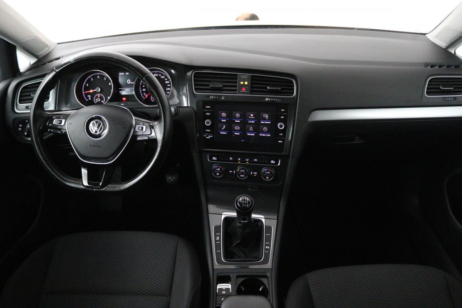 Volkswagen Golf 1.0 TSI Comfortline (PARKEERSENSOREN, CRUISE CONTROL, NAVIGATIE, CARPLAY, NL-AUTO)