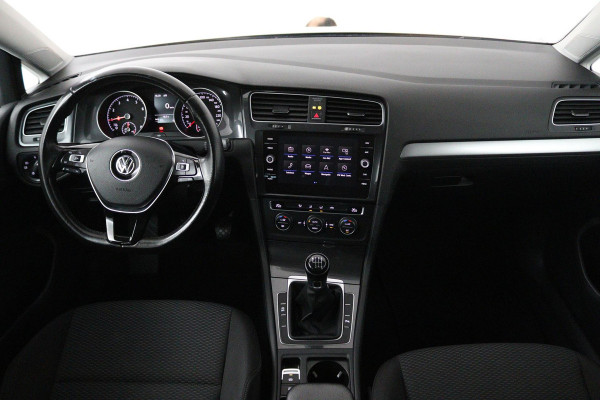 Volkswagen Golf 1.0 TSI Comfortline (PARKEERSENSOREN, CRUISE CONTROL, NAVIGATIE, CARPLAY, NL-AUTO)