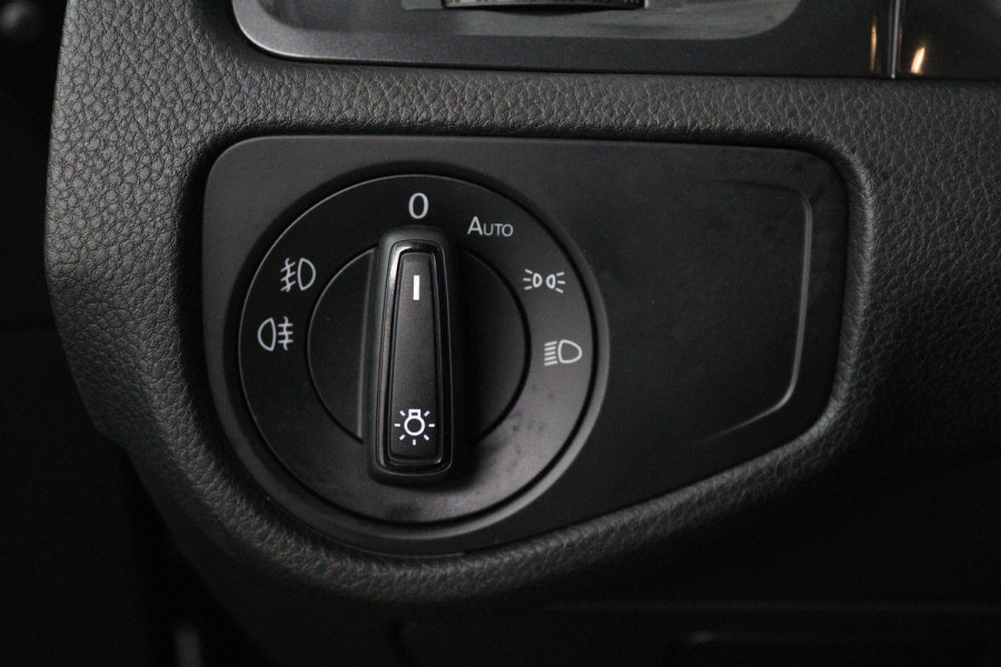 Volkswagen Golf 1.0 TSI Comfortline (PARKEERSENSOREN, CRUISE CONTROL, NAVIGATIE, CARPLAY, NL-AUTO)