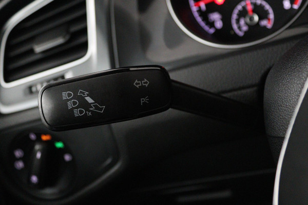 Volkswagen Golf 1.0 TSI Comfortline (PARKEERSENSOREN, CRUISE CONTROL, NAVIGATIE, CARPLAY, NL-AUTO)