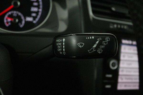 Volkswagen Golf 1.0 TSI Comfortline (PARKEERSENSOREN, CRUISE CONTROL, NAVIGATIE, CARPLAY, NL-AUTO)
