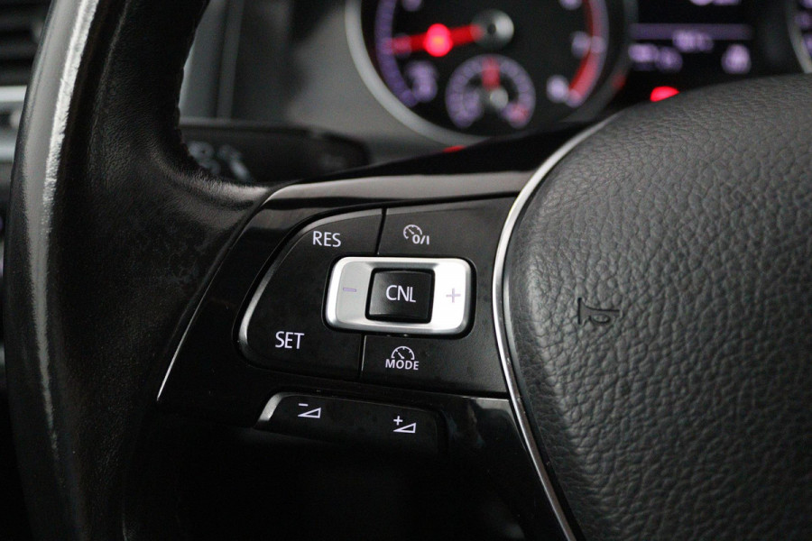 Volkswagen Golf 1.0 TSI Comfortline (PARKEERSENSOREN, CRUISE CONTROL, NAVIGATIE, CARPLAY, NL-AUTO)