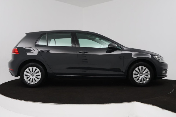 Volkswagen Golf 1.0 TSI Comfortline (PARKEERSENSOREN, CRUISE CONTROL, NAVIGATIE, CARPLAY, NL-AUTO)