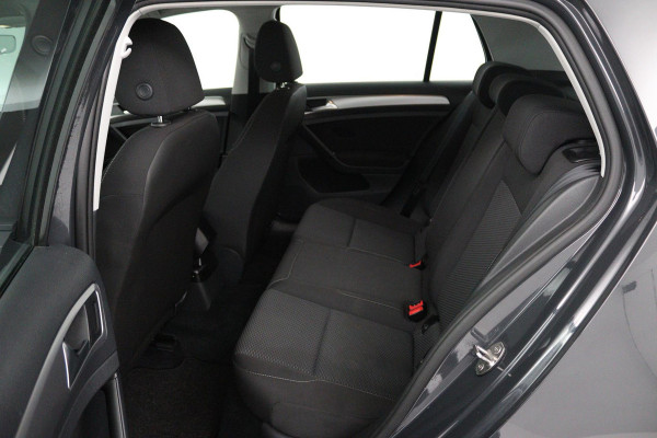 Volkswagen Golf 1.0 TSI Comfortline (PARKEERSENSOREN, CRUISE CONTROL, NAVIGATIE, CARPLAY, NL-AUTO)