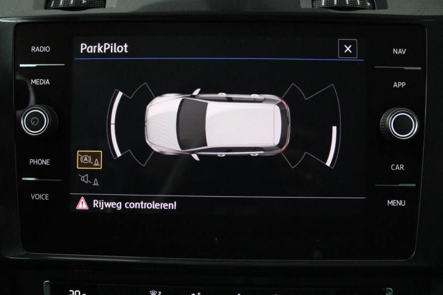 Volkswagen Golf 1.0 TSI Comfortline (PARKEERSENSOREN, CRUISE CONTROL, NAVIGATIE, CARPLAY, NL-AUTO)