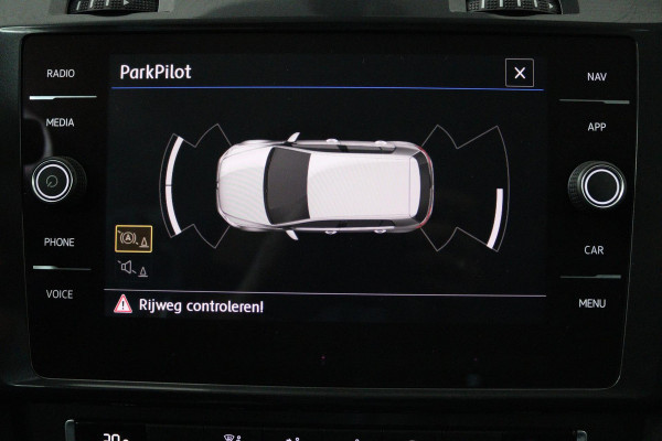 Volkswagen Golf 1.0 TSI Comfortline (PARKEERSENSOREN, CRUISE CONTROL, NAVIGATIE, CARPLAY, NL-AUTO)
