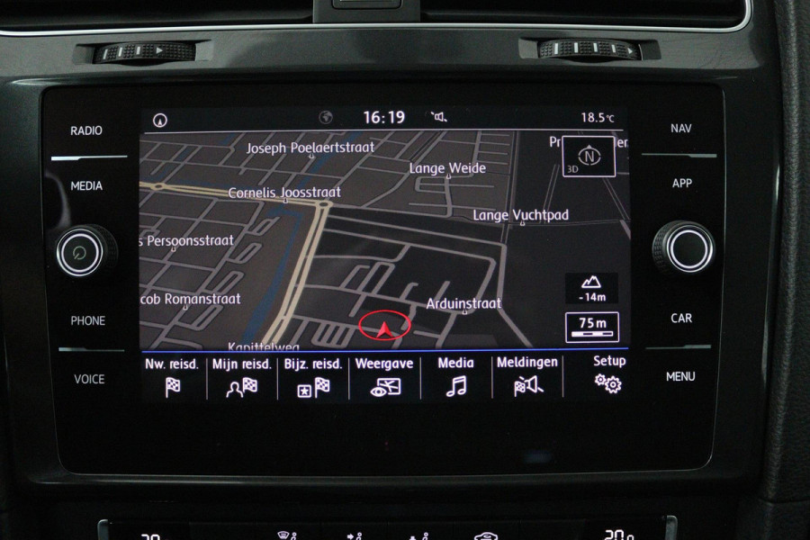 Volkswagen Golf 1.0 TSI Comfortline (PARKEERSENSOREN, CRUISE CONTROL, NAVIGATIE, CARPLAY, NL-AUTO)