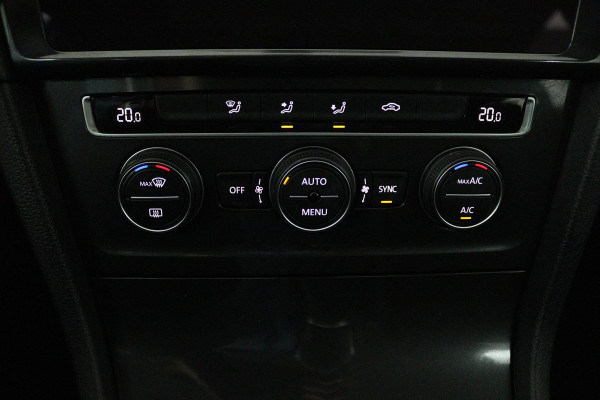 Volkswagen Golf 1.0 TSI Comfortline (PARKEERSENSOREN, CRUISE CONTROL, NAVIGATIE, CARPLAY, NL-AUTO)