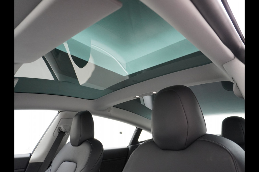 Tesla Model 3 RWD SR+ 60kWh 325PK FSD 3-Computer 18" AutoPilot Leder PanoDak Adaptive-Cruise Lmv Camera's Elektr.-Stuur+Stoelen+Spiegels+Geheu Navi LED Comfortstoelen ACC DAB Voorverwarmen interieur via App Keyless via Telefoonsleutel One-Pedal-Drive Origineel Nederlandse auto tot 11kw laden thuis! 1.584kg licht! Accu Garantie tot 31-03-2028/160.000km