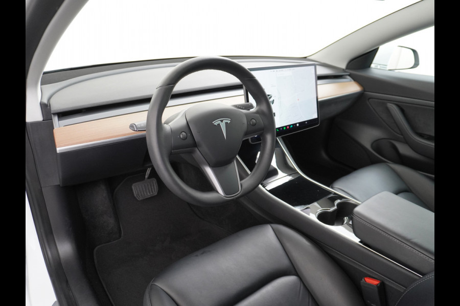 Tesla Model 3 RWD SR+ 60kWh 325PK FSD 3-Computer 18" AutoPilot Leder PanoDak Adaptive-Cruise Lmv Camera's Elektr.-Stuur+Stoelen+Spiegels+Geheu Navi LED Comfortstoelen ACC DAB Voorverwarmen interieur via App Keyless via Telefoonsleutel One-Pedal-Drive Origineel Nederlandse auto tot 11kw laden thuis! 1.584kg licht! Accu Garantie tot 31-03-2028/160.000km