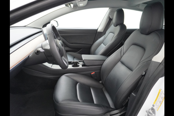 Tesla Model 3 RWD SR+ 60kWh 325PK FSD 3-Computer 18" AutoPilot Leder PanoDak Adaptive-Cruise Lmv Camera's Elektr.-Stuur+Stoelen+Spiegels+Geheu Navi LED Comfortstoelen ACC DAB Voorverwarmen interieur via App Keyless via Telefoonsleutel One-Pedal-Drive Origineel Nederlandse auto tot 11kw laden thuis! 1.584kg licht! Accu Garantie tot 31-03-2028/160.000km