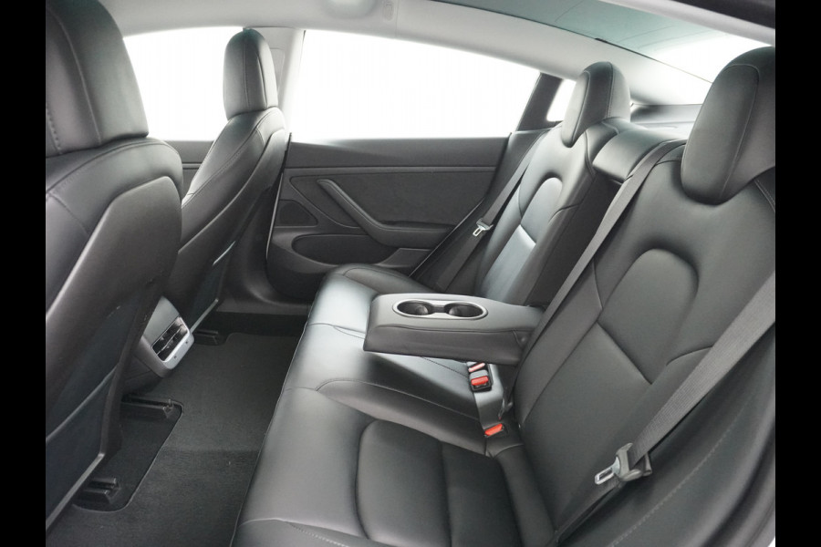 Tesla Model 3 RWD SR+ 60kWh 325PK FSD 3-Computer 18" AutoPilot Leder PanoDak Adaptive-Cruise Lmv Camera's Elektr.-Stuur+Stoelen+Spiegels+Geheu Navi LED Comfortstoelen ACC DAB Voorverwarmen interieur via App Keyless via Telefoonsleutel One-Pedal-Drive Origineel Nederlandse auto tot 11kw laden thuis! 1.584kg licht! Accu Garantie tot 31-03-2028/160.000km