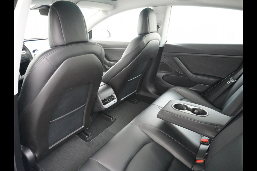 Tesla Model 3 RWD SR+ 60kWh 325PK FSD 3-Computer 18" AutoPilot Leder PanoDak Adaptive-Cruise Lmv Camera's Elektr.-Stuur+Stoelen+Spiegels+Geheu Navi LED Comfortstoelen ACC DAB Voorverwarmen interieur via App Keyless via Telefoonsleutel One-Pedal-Drive Origineel Nederlandse auto tot 11kw laden thuis! 1.584kg licht! Accu Garantie tot 31-03-2028/160.000km