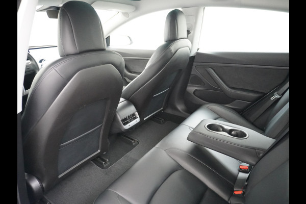 Tesla Model 3 RWD SR+ 60kWh 325PK FSD 3-Computer 18" AutoPilot Leder PanoDak Adaptive-Cruise Lmv Camera's Elektr.-Stuur+Stoelen+Spiegels+Geheu Navi LED Comfortstoelen ACC DAB Voorverwarmen interieur via App Keyless via Telefoonsleutel One-Pedal-Drive Origineel Nederlandse auto tot 11kw laden thuis! 1.584kg licht! Accu Garantie tot 31-03-2028/160.000km
