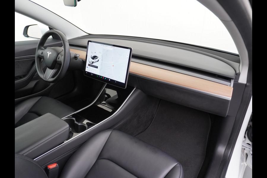 Tesla Model 3 RWD SR+ 60kWh 325PK FSD 3-Computer 18" AutoPilot Leder PanoDak Adaptive-Cruise Lmv Camera's Elektr.-Stuur+Stoelen+Spiegels+Geheu Navi LED Comfortstoelen ACC DAB Voorverwarmen interieur via App Keyless via Telefoonsleutel One-Pedal-Drive Origineel Nederlandse auto tot 11kw laden thuis! 1.584kg licht! Accu Garantie tot 31-03-2028/160.000km