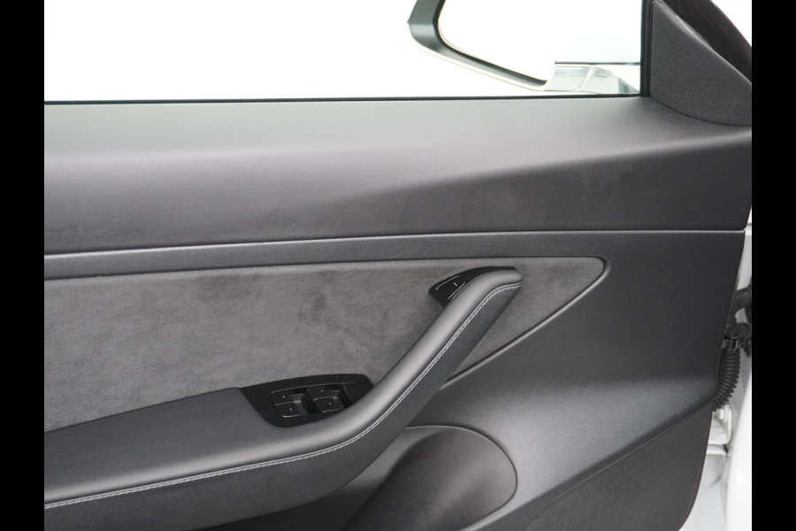 Tesla Model 3 RWD SR+ 60kWh 325PK FSD 3-Computer 18" AutoPilot Leder PanoDak Adaptive-Cruise Lmv Camera's Elektr.-Stuur+Stoelen+Spiegels+Geheu Navi LED Comfortstoelen ACC DAB Voorverwarmen interieur via App Keyless via Telefoonsleutel One-Pedal-Drive Origineel Nederlandse auto tot 11kw laden thuis! 1.584kg licht! Accu Garantie tot 31-03-2028/160.000km