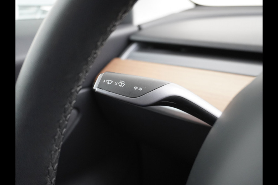 Tesla Model 3 RWD SR+ 60kWh 325PK FSD 3-Computer 18" AutoPilot Leder PanoDak Adaptive-Cruise Lmv Camera's Elektr.-Stuur+Stoelen+Spiegels+Geheu Navi LED Comfortstoelen ACC DAB Voorverwarmen interieur via App Keyless via Telefoonsleutel One-Pedal-Drive Origineel Nederlandse auto tot 11kw laden thuis! 1.584kg licht! Accu Garantie tot 31-03-2028/160.000km