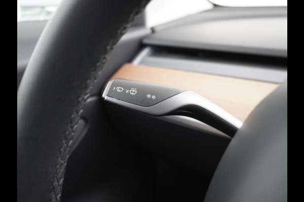 Tesla Model 3 RWD SR+ 60kWh 325PK FSD 3-Computer 18" AutoPilot Leder PanoDak Adaptive-Cruise Lmv Camera's Elektr.-Stuur+Stoelen+Spiegels+Geheu Navi LED Comfortstoelen ACC DAB Voorverwarmen interieur via App Keyless via Telefoonsleutel One-Pedal-Drive Origineel Nederlandse auto tot 11kw laden thuis! 1.584kg licht! Accu Garantie tot 31-03-2028/160.000km